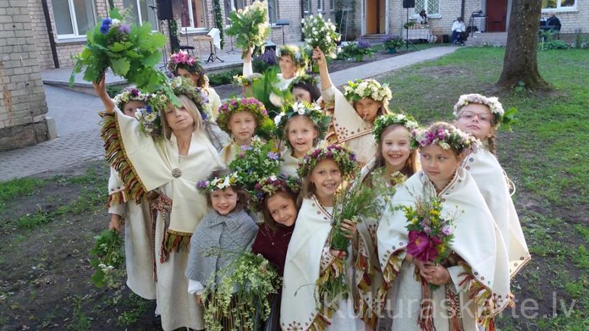 VTN bērnu vokālais ansamblis "Zīļuki" Saulgrieži Vecumniekos_2017